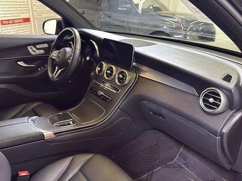 Used 2020 Mercedes-Benz GLC 300 4MATIC image 16
