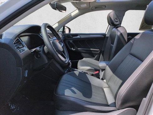 Certified 2023 Volkswagen Tiguan SE w/ Panoramic Sunroof Package AWD/4WD image 17