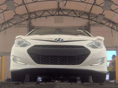 Used 2015 Hyundai Sonata Limited w/ Option Group 02 FWD image 3