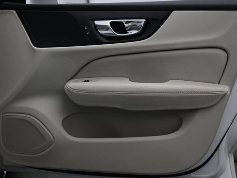 Used 2019 Volvo S60 T5 Momentum w/ Premium Package FWD image 25