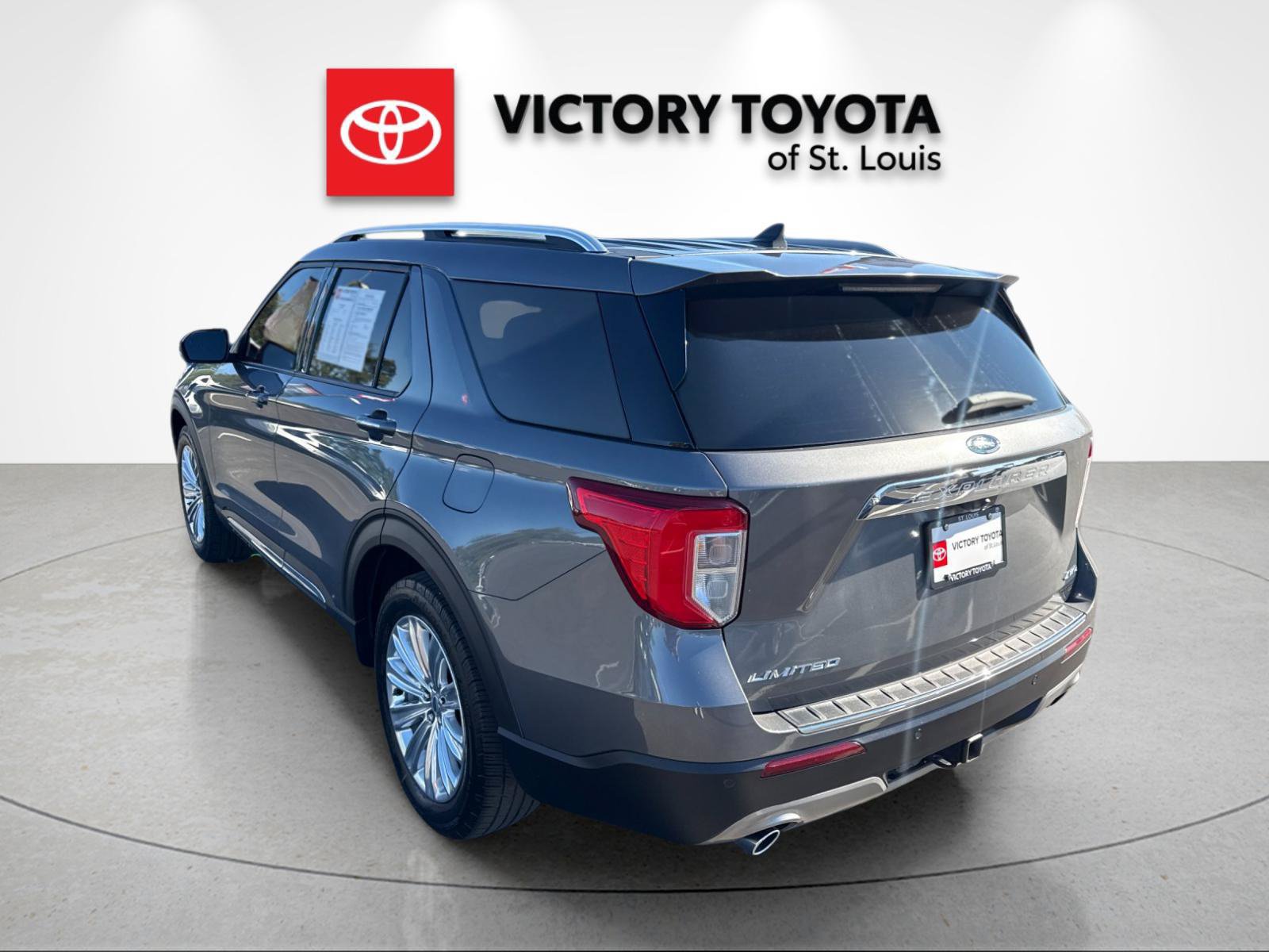 Used 2021 Ford Explorer Limited w/ Equipment Group 301A AWD/4WD image 5