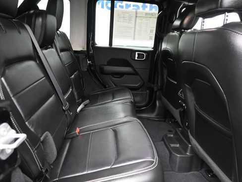 Used 2022 Jeep Wrangler Unlimited Sahara w/ LED Lighting Group AWD/4WD image 10