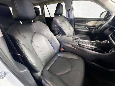 Used 2025 Toyota Grand Highlander AWD Hybrid image 30