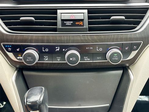 Used 2018 Honda Accord Touring image 16