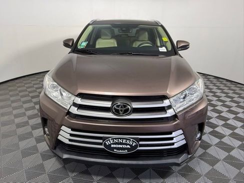 Used 2019 Toyota Highlander XLE FWD image 9