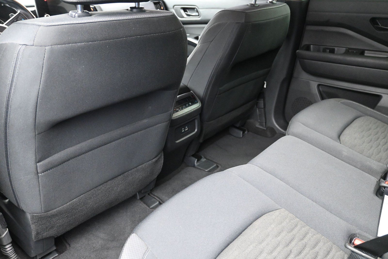 Used 2024 Nissan Pathfinder SV FWD image 18