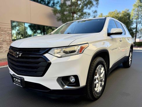Used 2018 Chevrolet Traverse LT w/ LPO, Black Accent Package FWD image 16