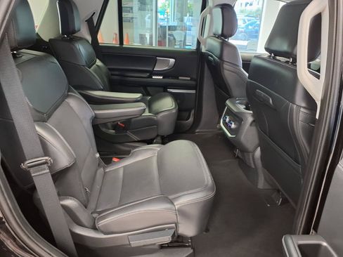 Used 2025 Ford Expedition Platinum AWD/4WD image 14