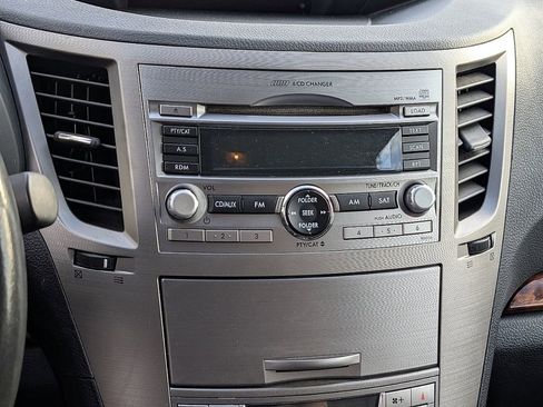 Used 2011 Subaru Outback 2.5i Limited image 30