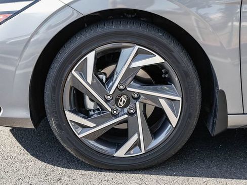 Certified 2025 Hyundai Elantra SEL FWD image 11