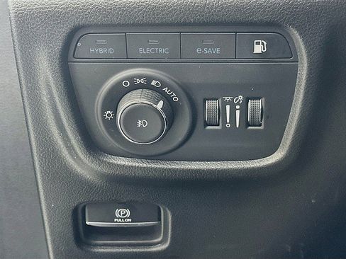Used 2022 Jeep Grand Cherokee Trailhawk w/ Advanced Protech Group II AWD/4WD image 10