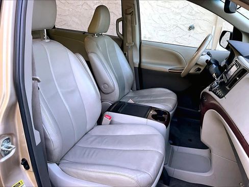 Used 2013 Toyota Sienna XLE FWD image 9