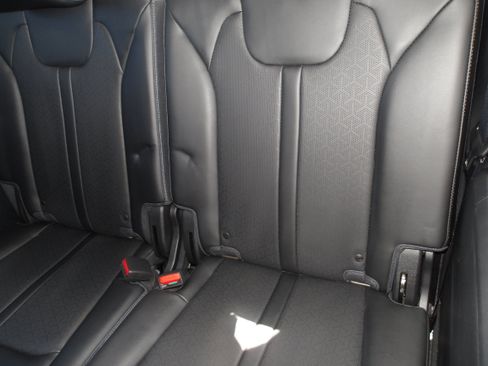 Used 2023 Kia Sorento S w/ Panoramic Sunroof Package AWD/4WD image 16