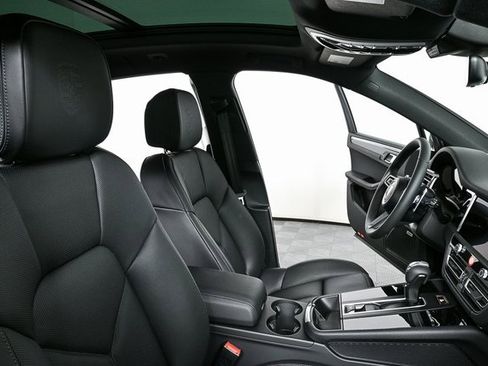 New 2025 Porsche Macan image 24