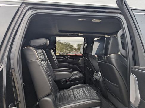 Used 2021 Cadillac Escalade ESV Premium Luxury Platinum image 17