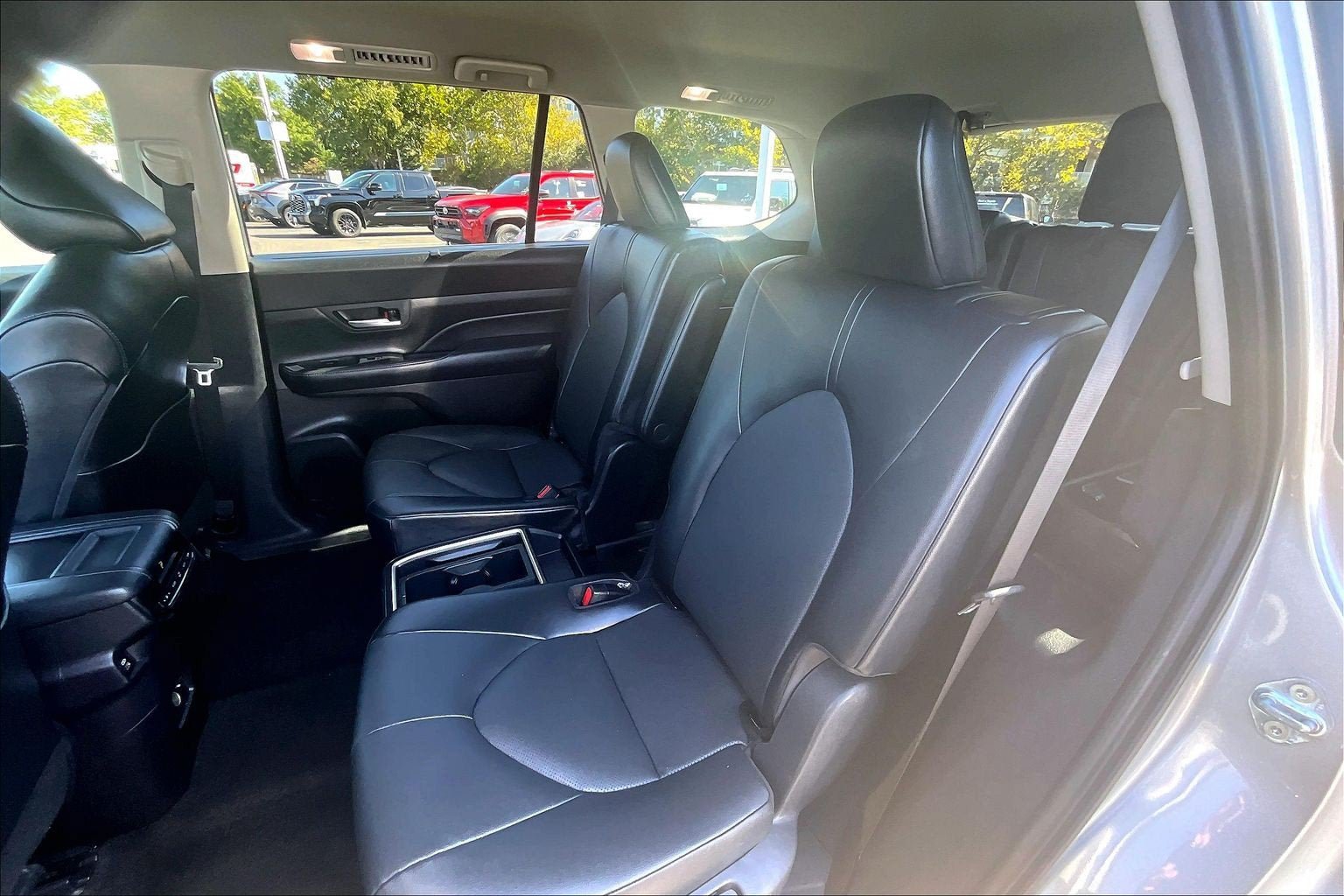Used 2025 Toyota Grand Highlander FWD image 24