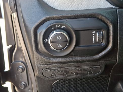 Used 2025 Jeep Gladiator Sport AWD/4WD image 24