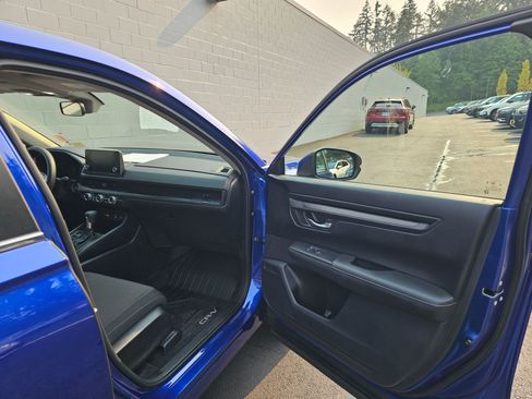 Used 2023 Honda CR-V LX image 12