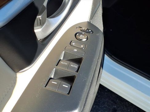 Used 2017 Honda CR-V Touring image 21