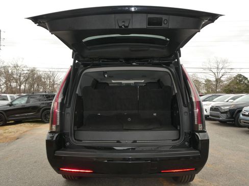 Used 2016 Cadillac Escalade Luxury image 7