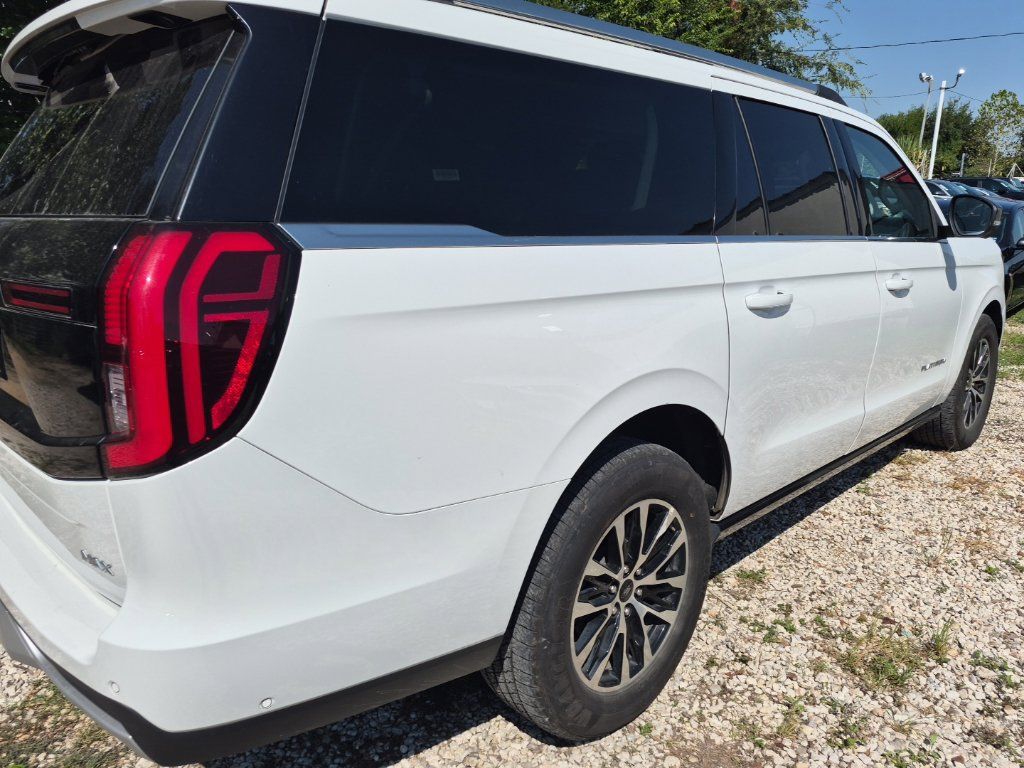 Used 2025 Ford Expedition Max Platinum AWD/4WD image 3