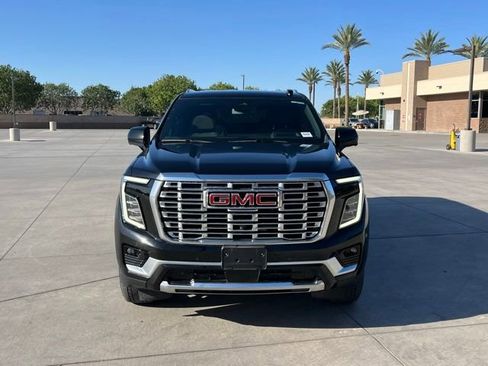 Used 2025 GMC Yukon XL Denali AWD/4WD image 3