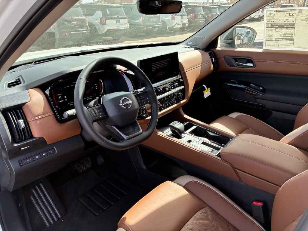 New 2026 Nissan Pathfinder Platinum FWD image 11