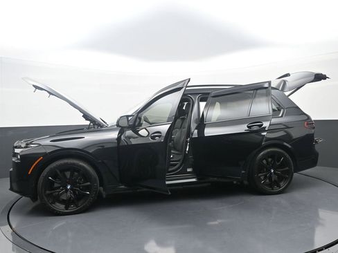 Used 2025 BMW X7 M60i AWD/4WD image 43