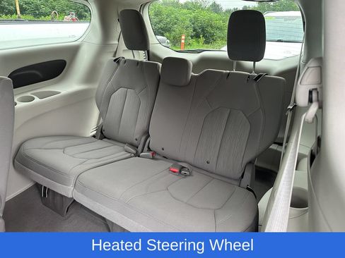Used 2020 Chrysler Pacifica Touring w/ Cold Weather Group FWD image 10