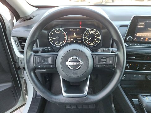 Used 2023 Nissan Rogue S image 16