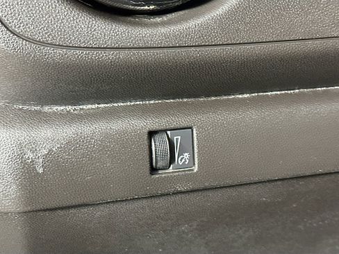 Used 2023 Chevrolet Colorado W/T image 11