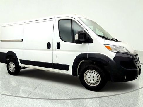 Used 2025 RAM ProMaster 2500 w/ Convenience Group FWD image 3