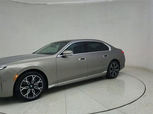 Used 2025 BMW i7 eDrive50 image 70