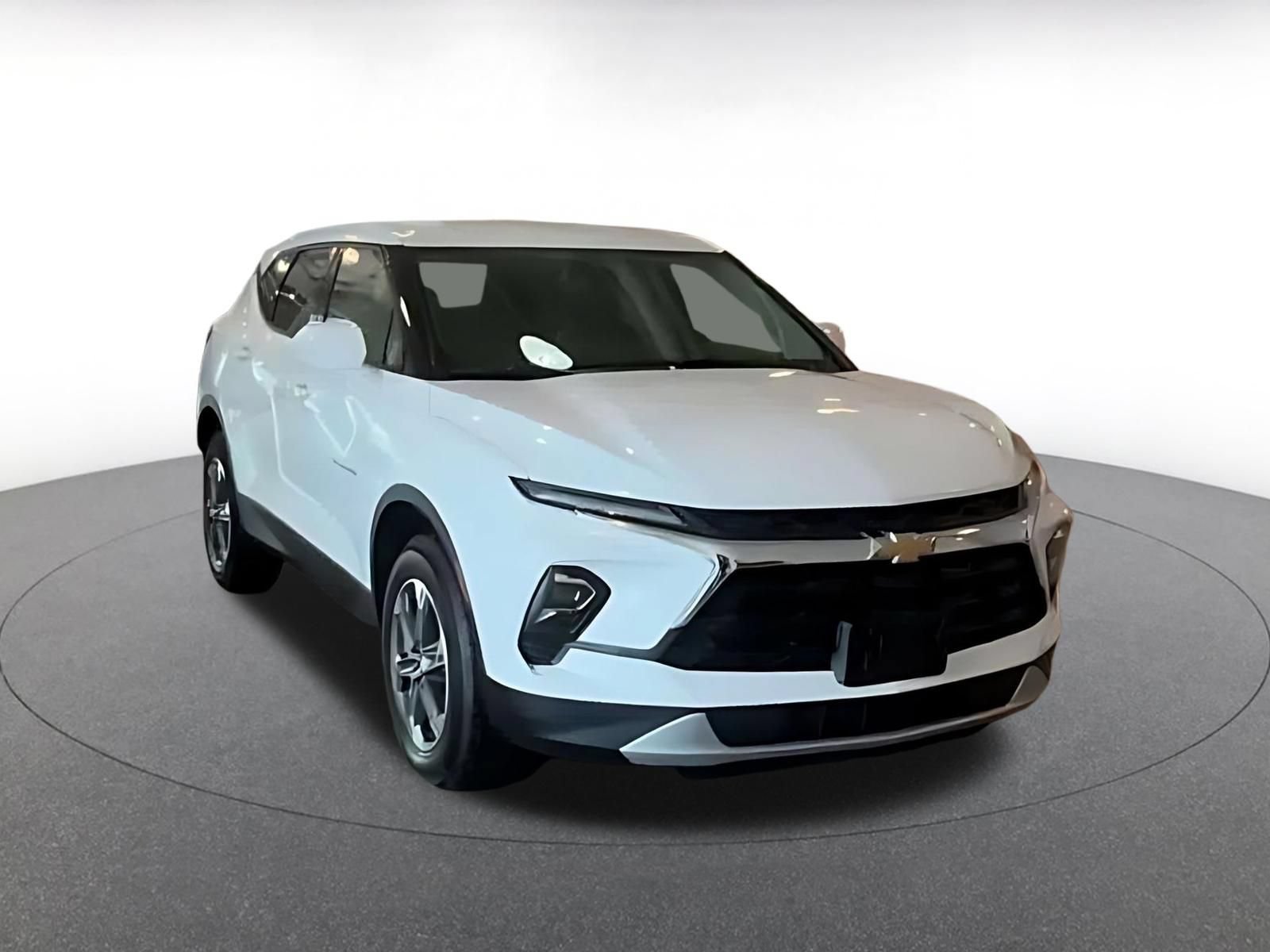 Used 2025 Chevrolet Blazer LT FWD image 3