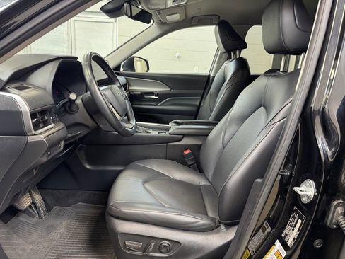 Used 2024 Toyota Grand Highlander XLE image 11