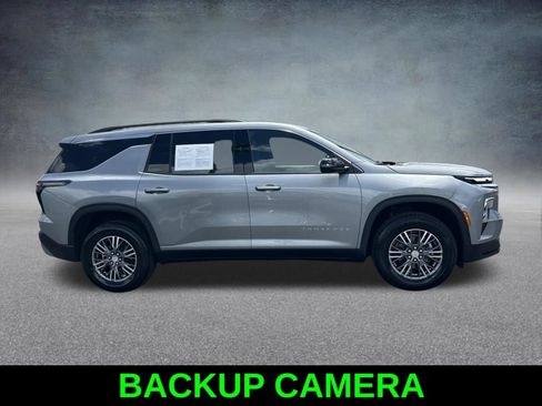 Used 2024 Chevrolet Traverse LT AWD/4WD image 4