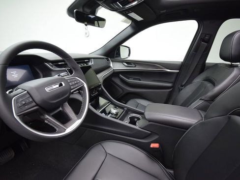 New 2025 Jeep Grand Cherokee Limited w/ Black Appearance Package AWD/4WD image 36