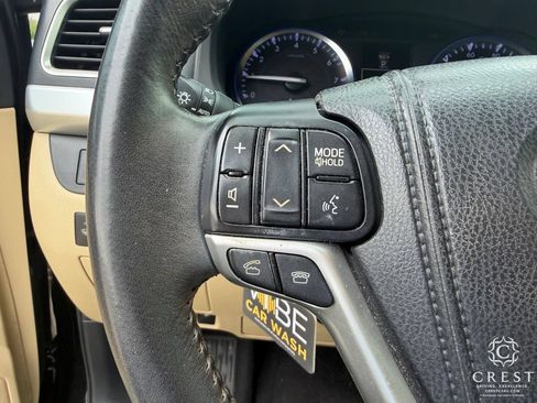 Used 2015 Toyota Highlander XLE FWD image 16