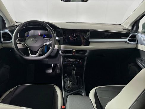 New 2025 Volkswagen Taos SE image 12