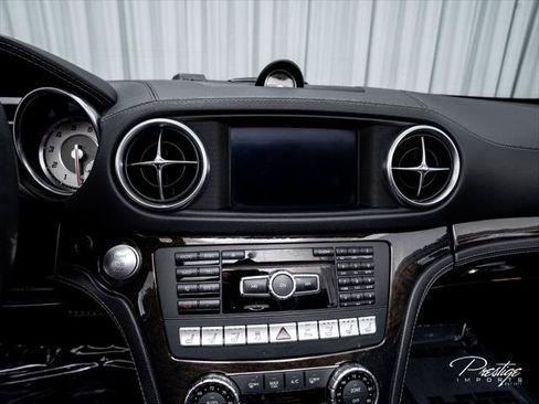 Used 2015 Mercedes-Benz SL 550 image 31
