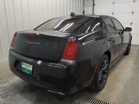 Used 2022 Chrysler 300 S RWD image 9