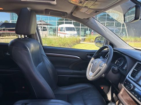 Used 2016 Toyota Highlander Limited FWD image 38