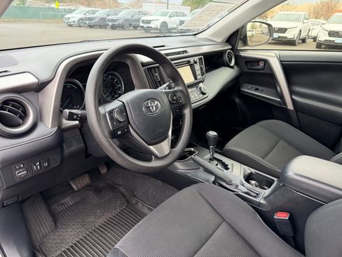 Used 2018 Toyota RAV4 LE image 17