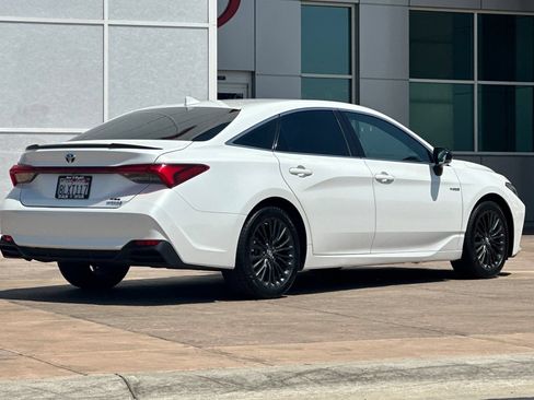 Used 2019 Toyota Avalon XSE w/ All Weather Liner Package FWD image 4