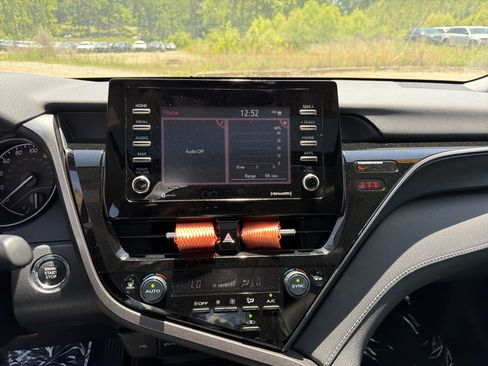 Used 2022 Toyota Camry SE w/ Convenience Package FWD image 27