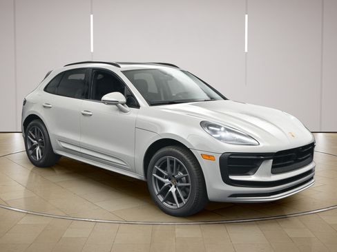 New 2026 Porsche Macan AWD/4WD image 24