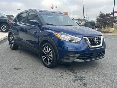 Used 2020 Nissan Kicks SV image 3