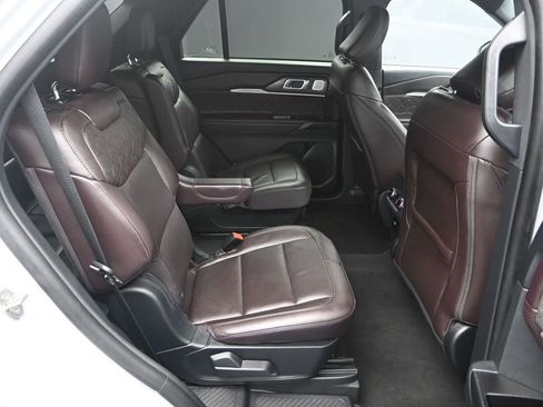 Used 2025 Ford Explorer Platinum w/ LUX Leather Package AWD/4WD image 41