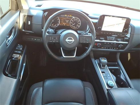 Used 2022 Nissan Pathfinder SL image 12