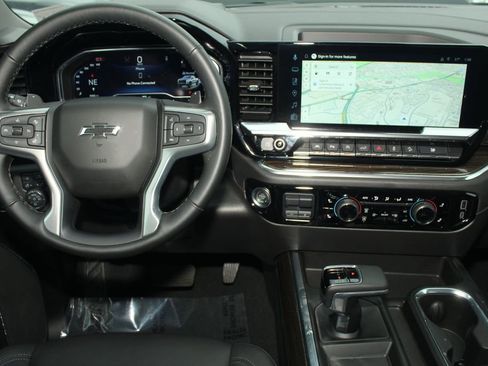Used 2025 Chevrolet Silverado 1500 LT Trail Boss w/ LT Trail Boss Premium Package AWD/4WD image 19